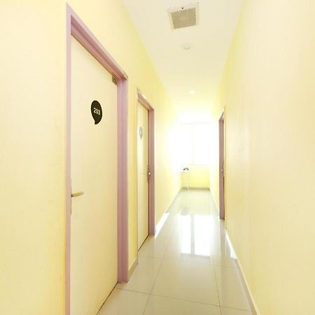 Comma Hotel Bandar Saujana Putra Exterior foto