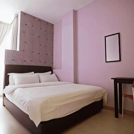Comma Hotel Bandar Saujana Putra Exterior foto