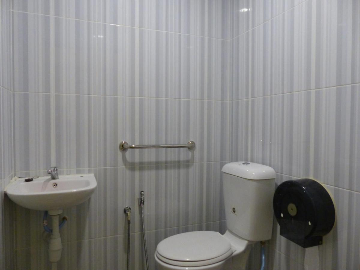 Comma Hotel Bandar Saujana Putra Exterior foto