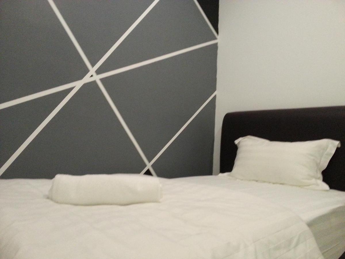 Comma Hotel Bandar Saujana Putra Exterior foto