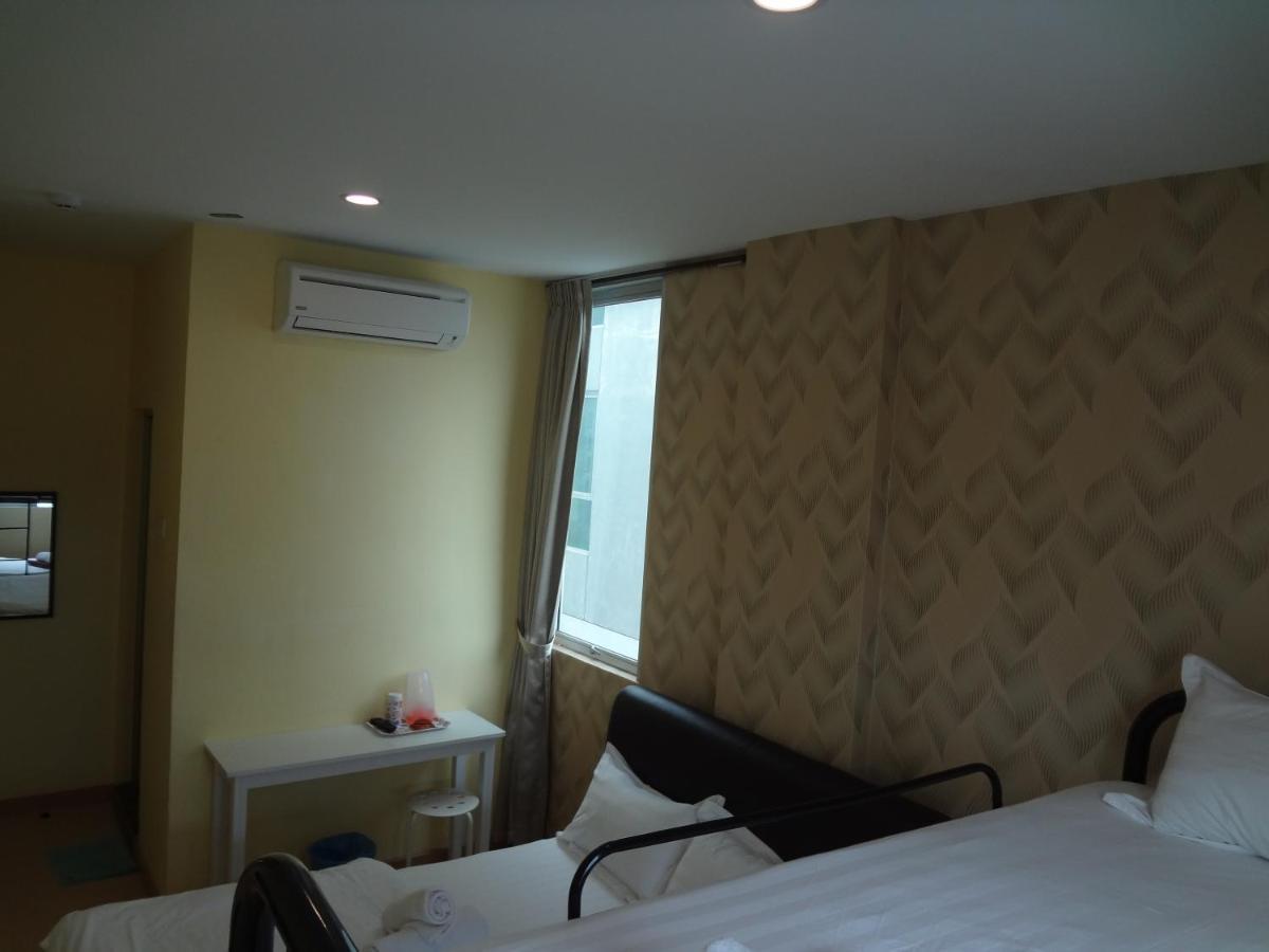 Comma Hotel Bandar Saujana Putra Exterior foto