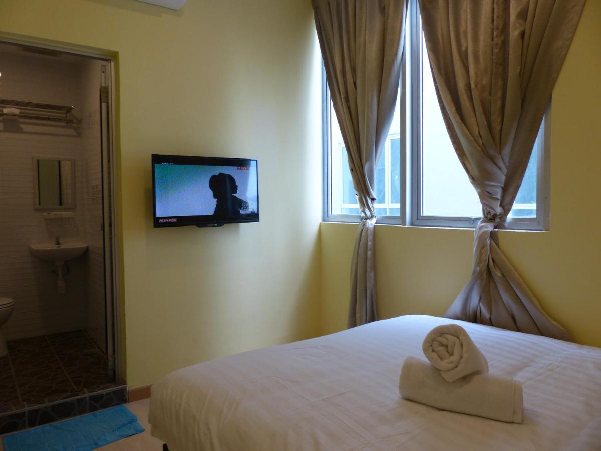 Comma Hotel Bandar Saujana Putra Exterior foto