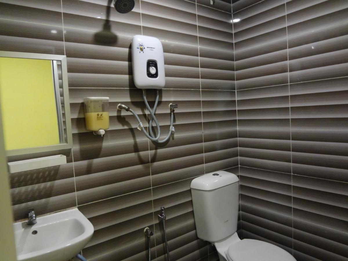 Comma Hotel Bandar Saujana Putra Exterior foto