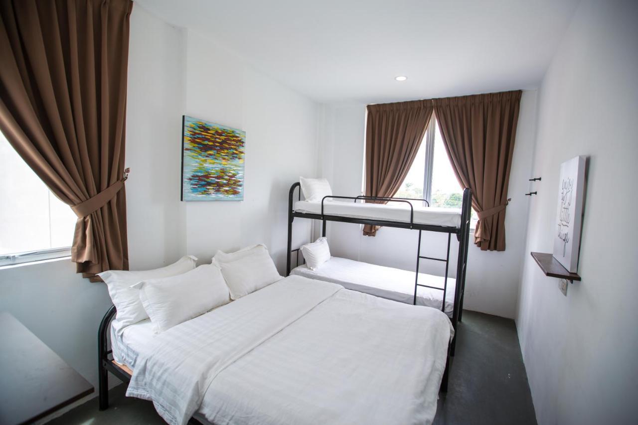 Comma Hotel Bandar Saujana Putra Exterior foto