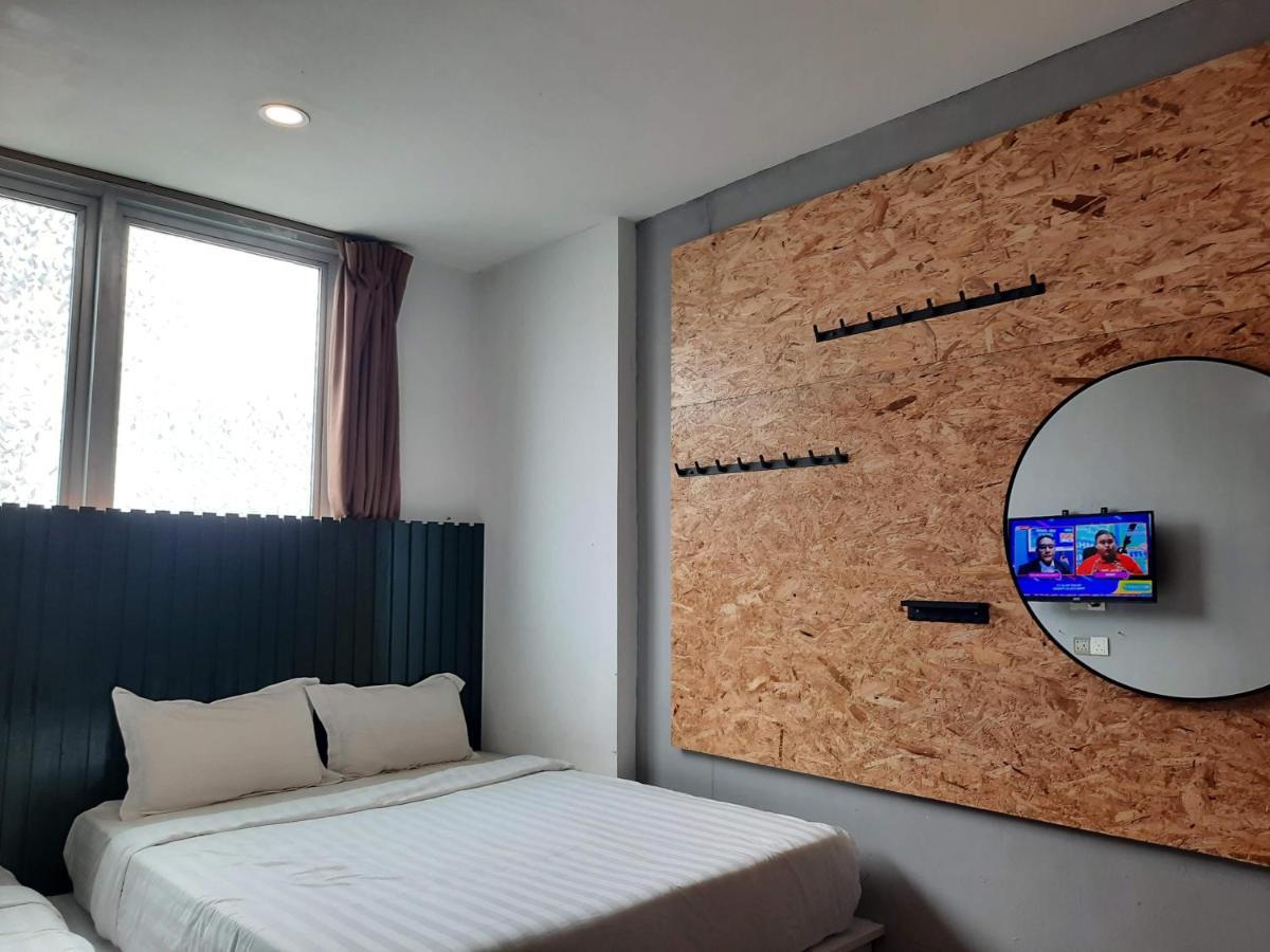 Comma Hotel Bandar Saujana Putra Exterior foto
