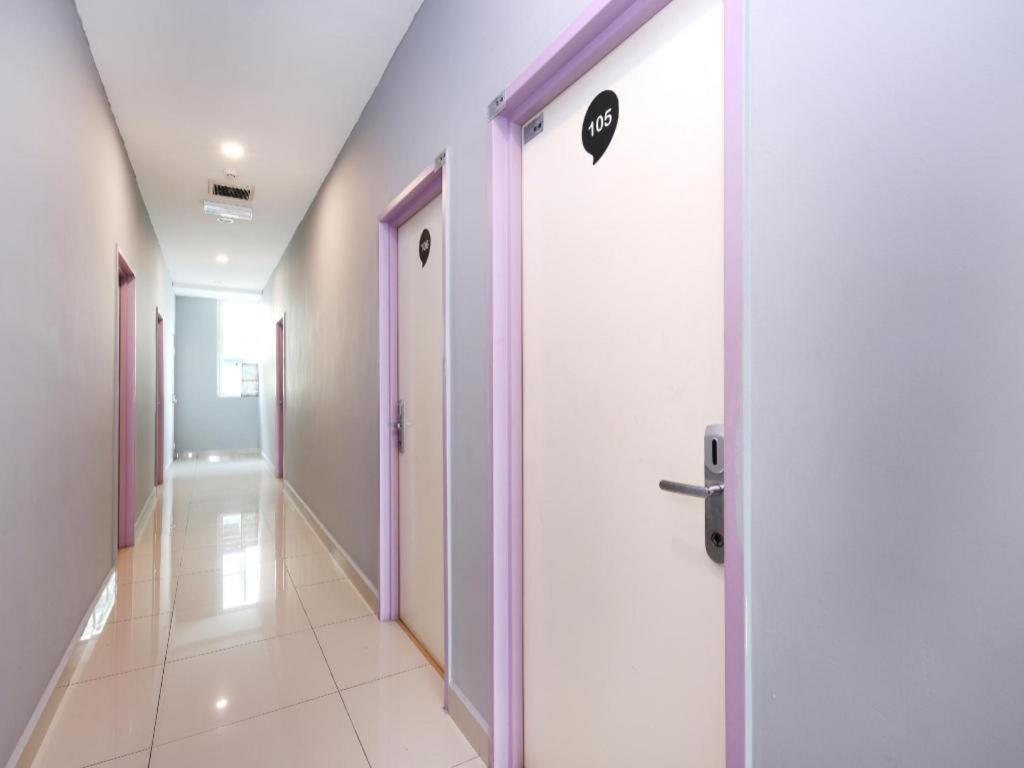 Comma Hotel Bandar Saujana Putra Exterior foto