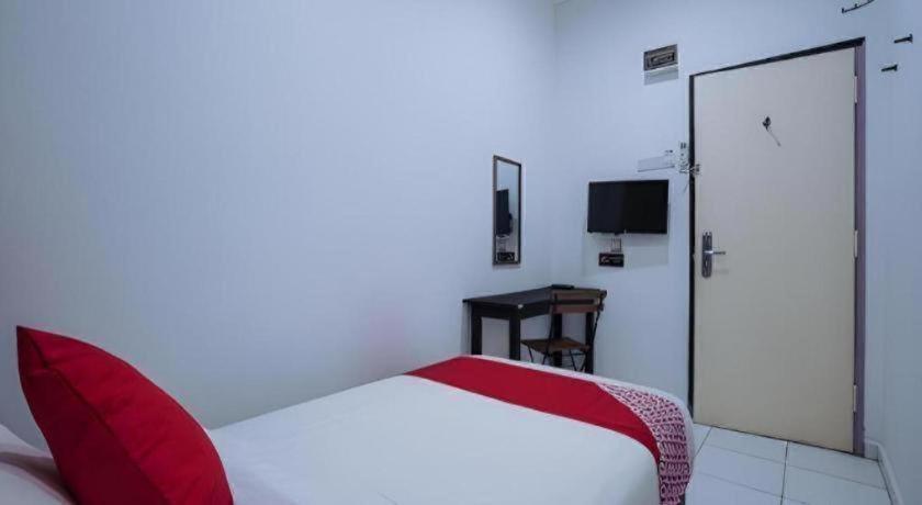 Comma Hotel Bandar Saujana Putra Exterior foto