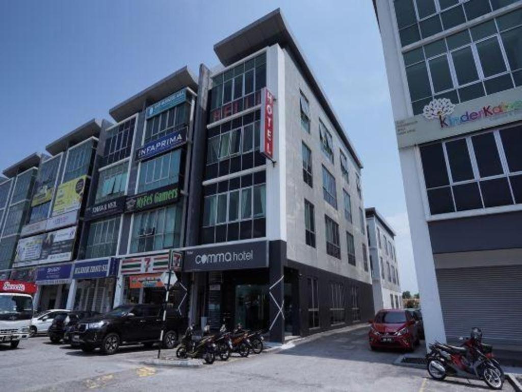 Comma Hotel Bandar Saujana Putra Exterior foto
