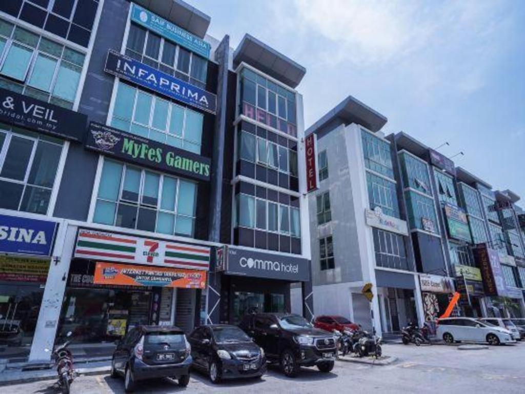 Comma Hotel Bandar Saujana Putra Exterior foto